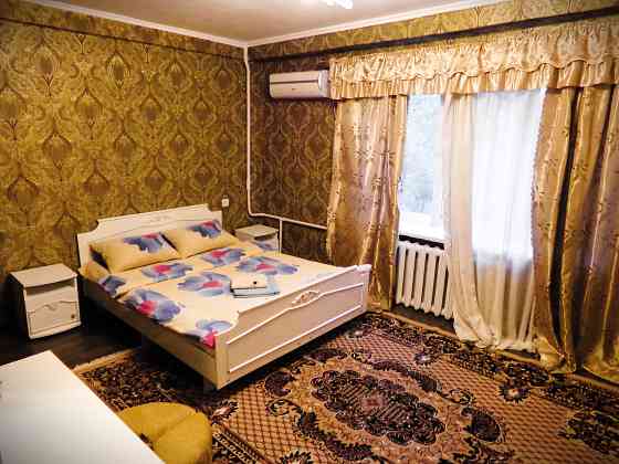 Квартира з 3 спальнями та вітальнею у центрі Київа, поряд із Хрещатиком Kiev