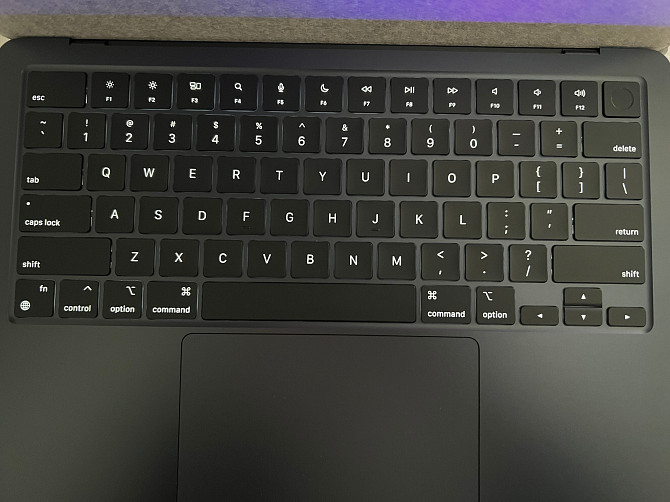 Лазерне гравіювання клавіатур MacBook Київ - изображение 1