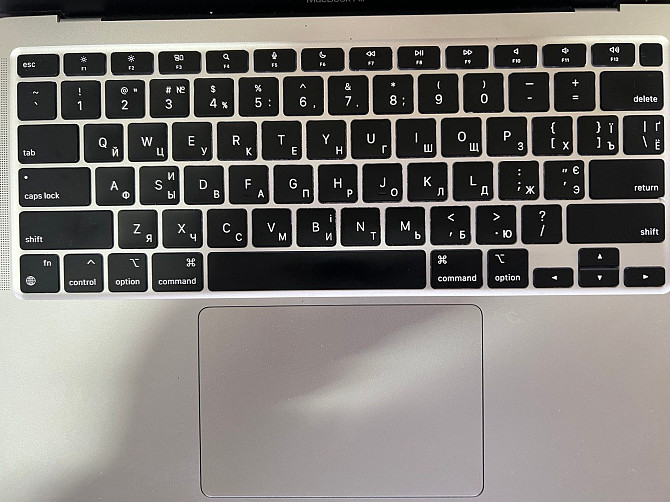 Лазерне гравіювання клавіатур MacBook Київ - изображение 7