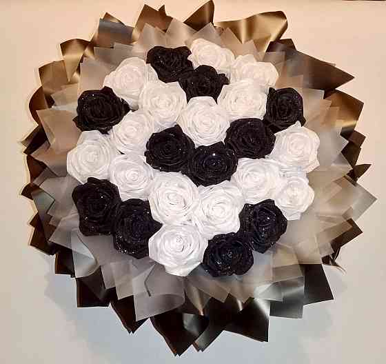 Троянди чорно-білі з блискітками з атласної стрічки Кривий Ріг