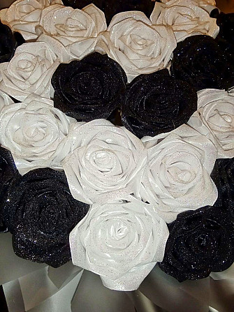 Троянди чорно-білі з блискітками з атласної стрічки Кривий Ріг - зображення 2