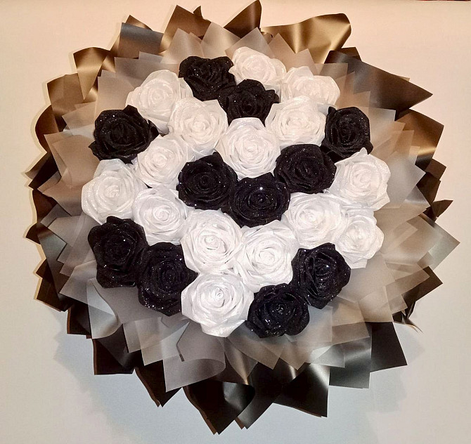 Троянди чорно-білі з блискітками з атласної стрічки Кривий Ріг - зображення 1