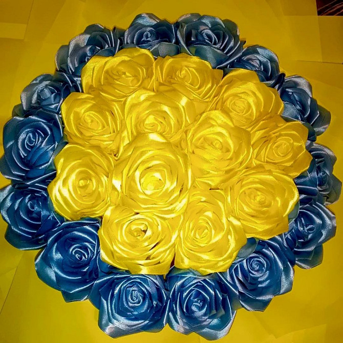 Жовто-блакитні троянди з атласної стрічки Кривий Ріг - зображення 3