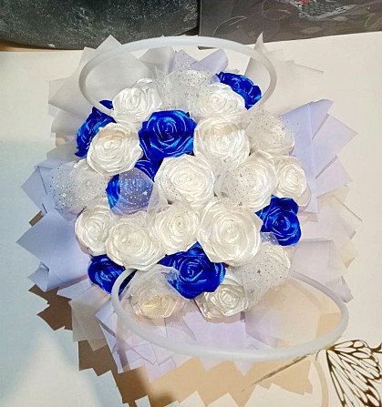 Сині та молочні троянди з атласної стрічки Кривий Ріг - зображення 1
