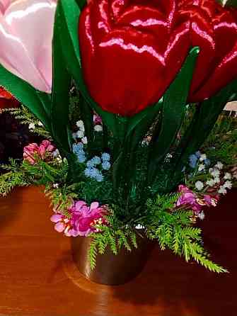 Тюльпани з атласної стрічки з гілочками в горщику Кривий Ріг