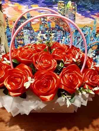 Троянди червоного кольору з атласної стрічки Кривий Ріг