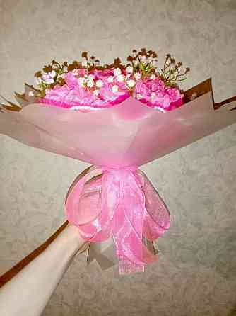 Ніжні рожеві троянди з підсвічуванням з органзи Кривий Ріг