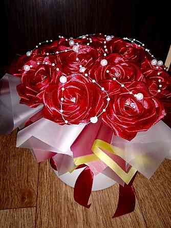 Бордові троянди з атласної стрічки в коробці Кривий Ріг