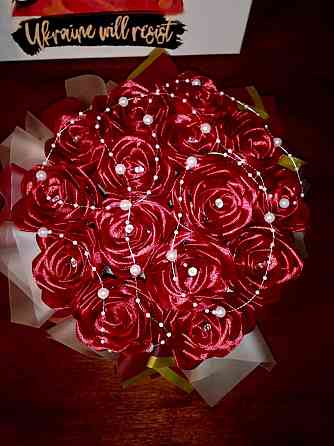 Бордові троянди з атласної стрічки в коробці Кривий Ріг