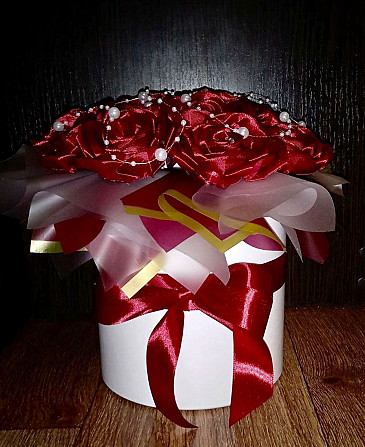 Бордові троянди з атласної стрічки в коробці Кривий Ріг - зображення 3
