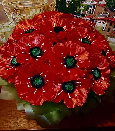 Червоні маки з атласної стрічки в коробці Кривий Ріг