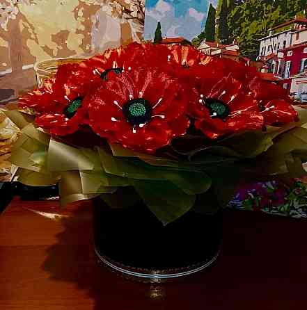 Червоні маки з атласної стрічки в коробці Кривий Ріг