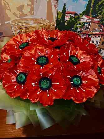 Червоні маки з атласної стрічки в коробці Кривий Ріг